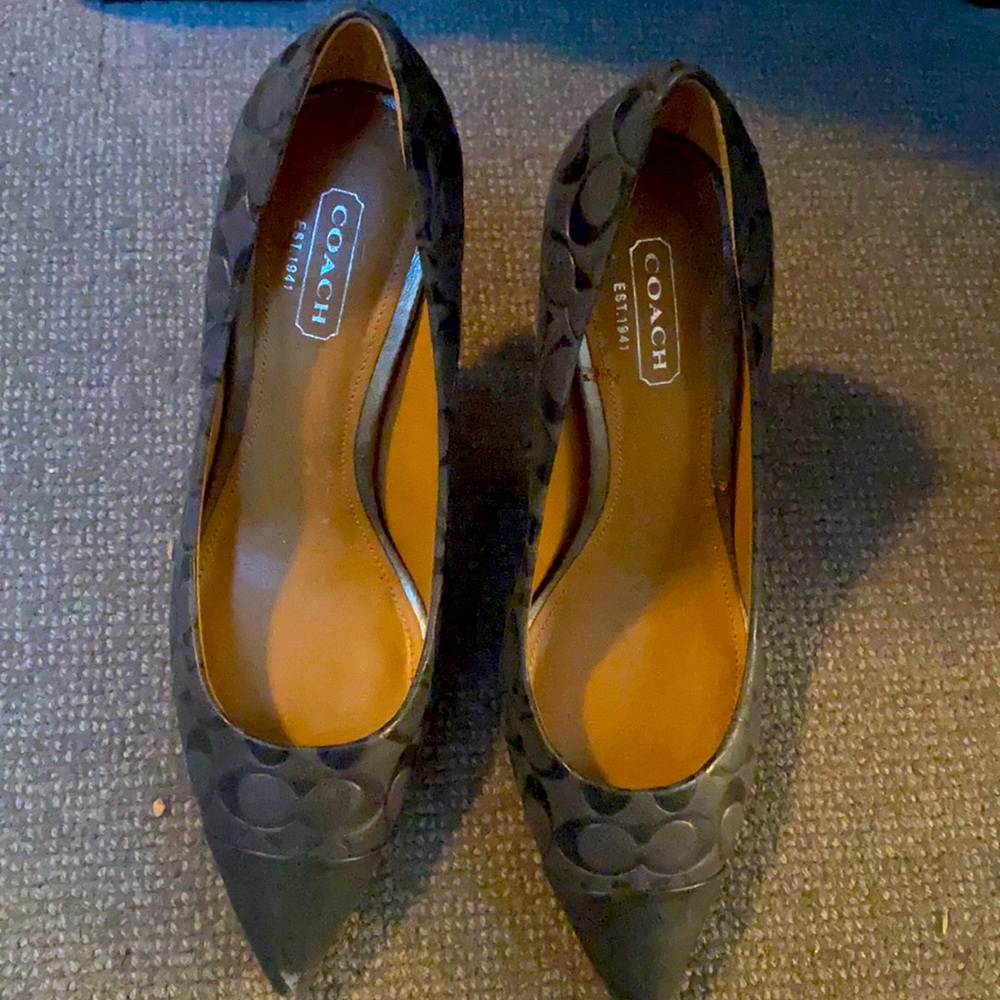 Size 5 1/2 coach pumps black